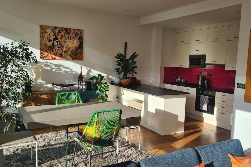 Luxurious Flat Sunny, Quiet, Design, Lift, Balcony Leilighet London Eksteriør bilde