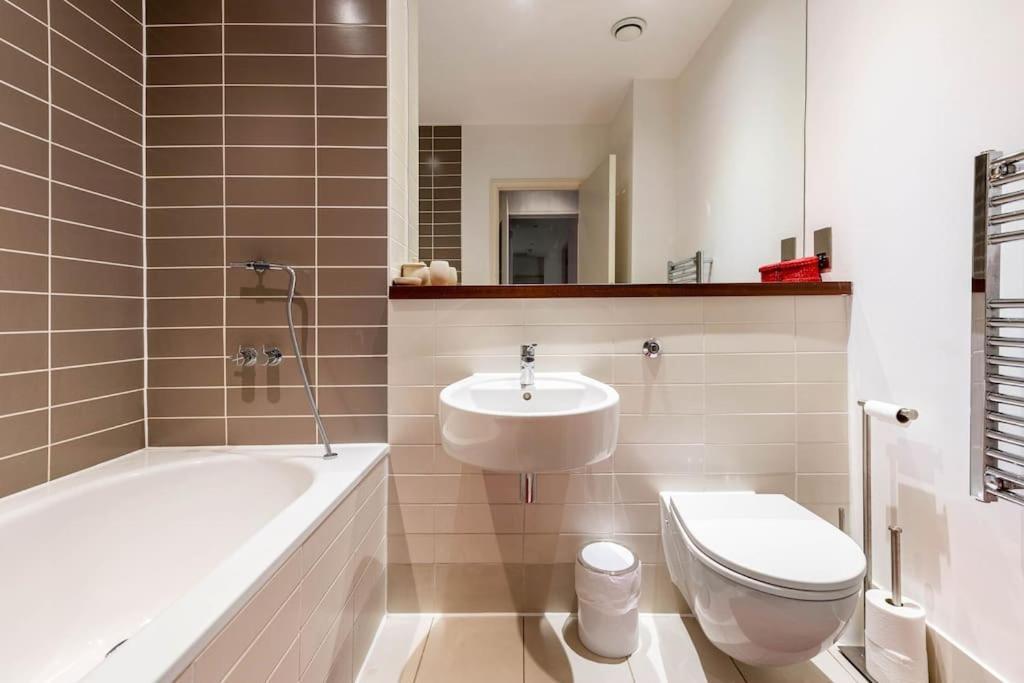 Luxurious Flat Sunny, Quiet, Design, Lift, Balcony Leilighet London Eksteriør bilde